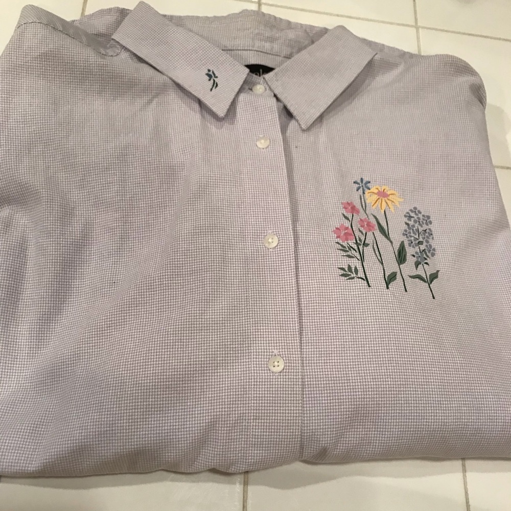 Dunbrooke beautiful lilac embroidery  blouse